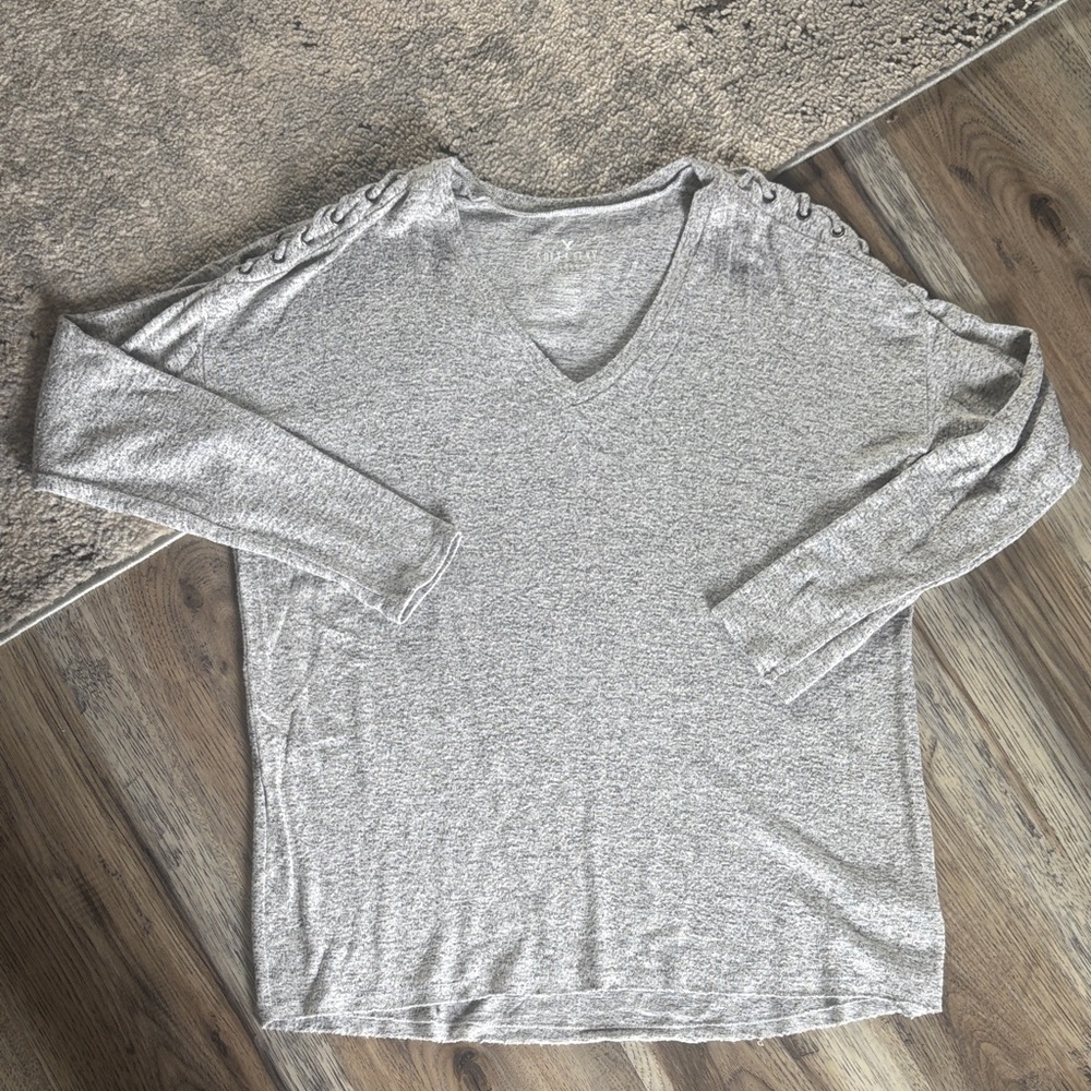 American Eagle Outfitters Gray V-Neck Sweater 🎄